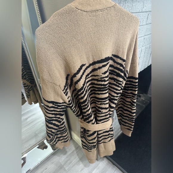 Lane Bryant Beige and Black Knit Cardigan - Picture 4 of 4